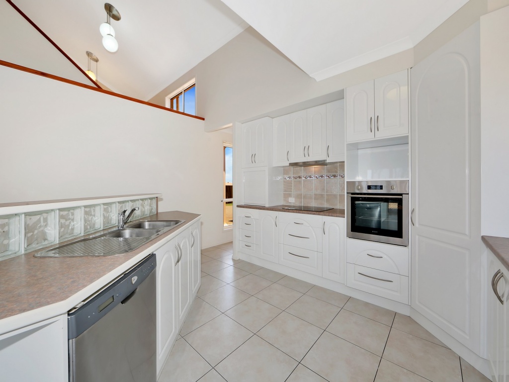 130 Barolin Esplanade, Coral Cove, Coral Cove - Thumbnail 7