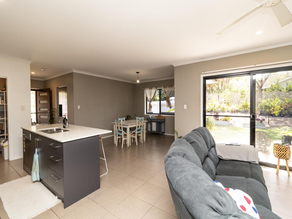 20 Palm View Drive , Moore Park Beach, Moore Park Beach - Thumbnail 8