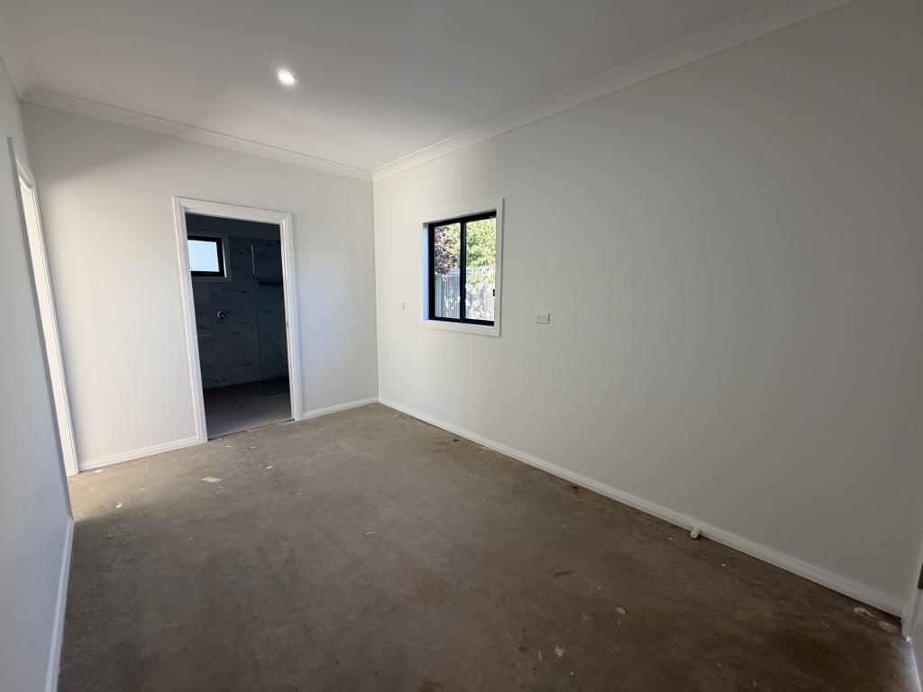 77 Maiden Avenue, LEETON, Leeton - Thumbnail 2