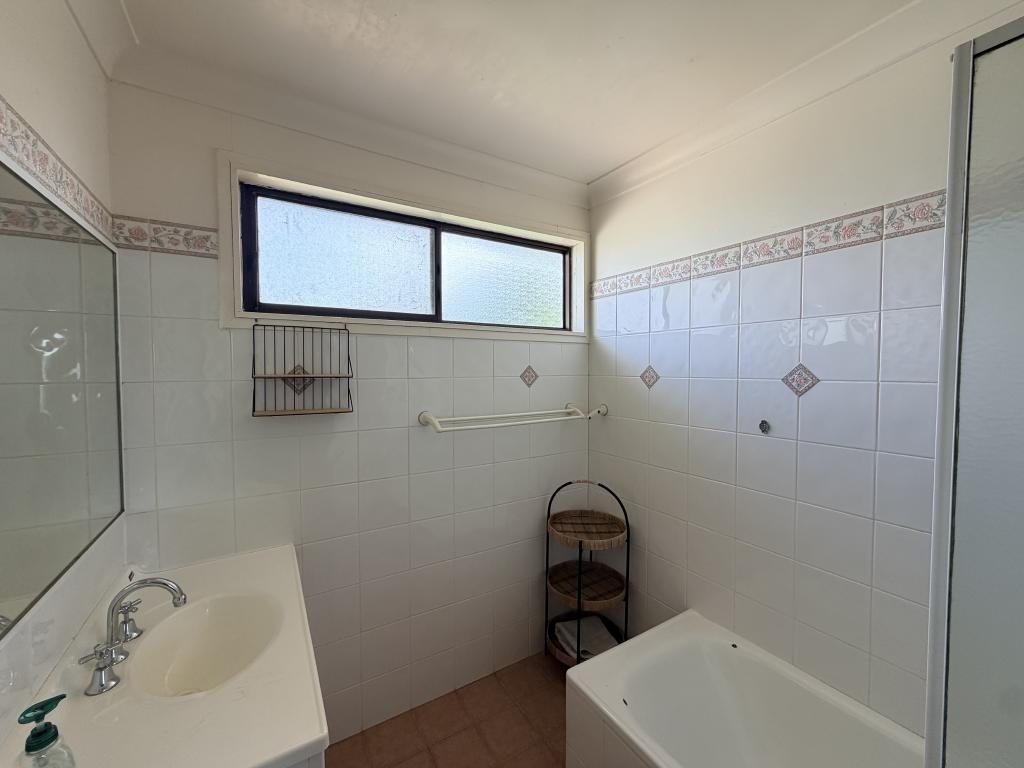 106 Fivebough Road, LEETON, Leeton - Thumbnail 2