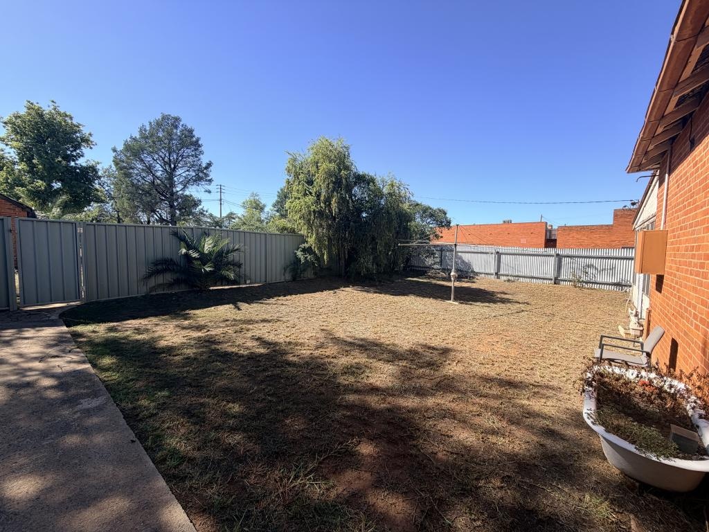 9-11 Kurrajong Avenue, LEETON, Leeton - Thumbnail 6